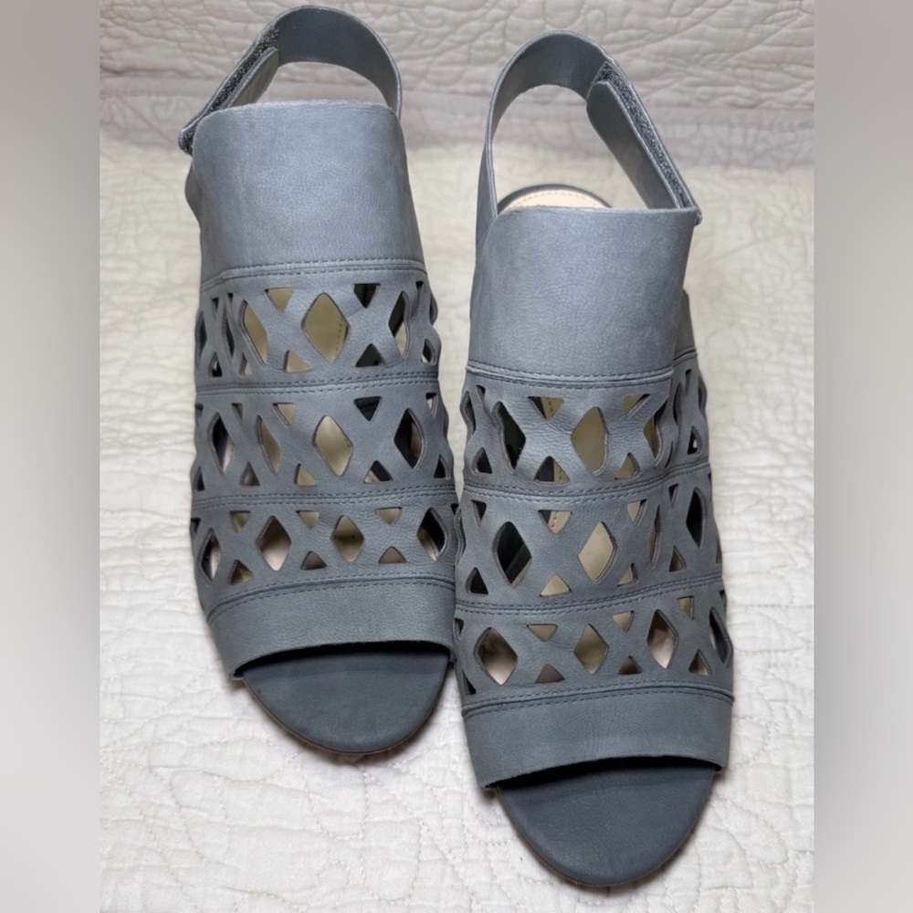 Vince Camuto Womens Size 9W Gray Deverly Cutout Nubuck Heeled Sandals Leather - Picture 5 of 10